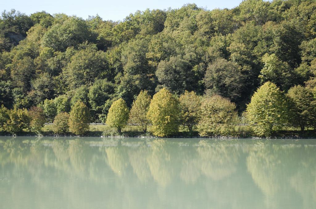 Отель La Source Porcieu-Amblagnieu Экстерьер фото